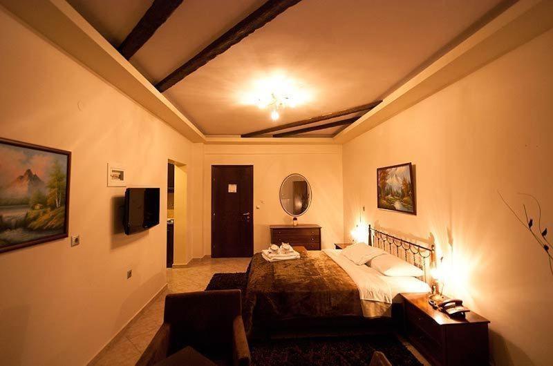 Nostos Hotel Káto Loutrákion Szoba fotó